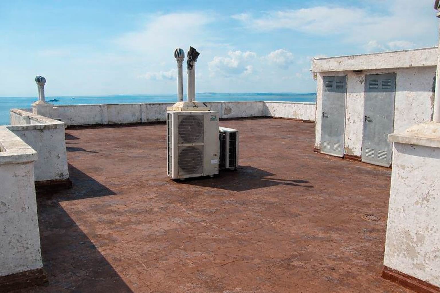 Estado inicial de la terraza en Calvià antes de impermeabilizar
